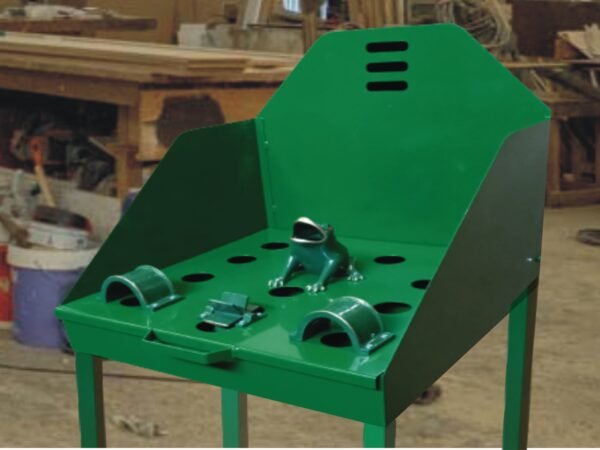 juego de la rana modelo Madrid con mesa metálica lacada en verde