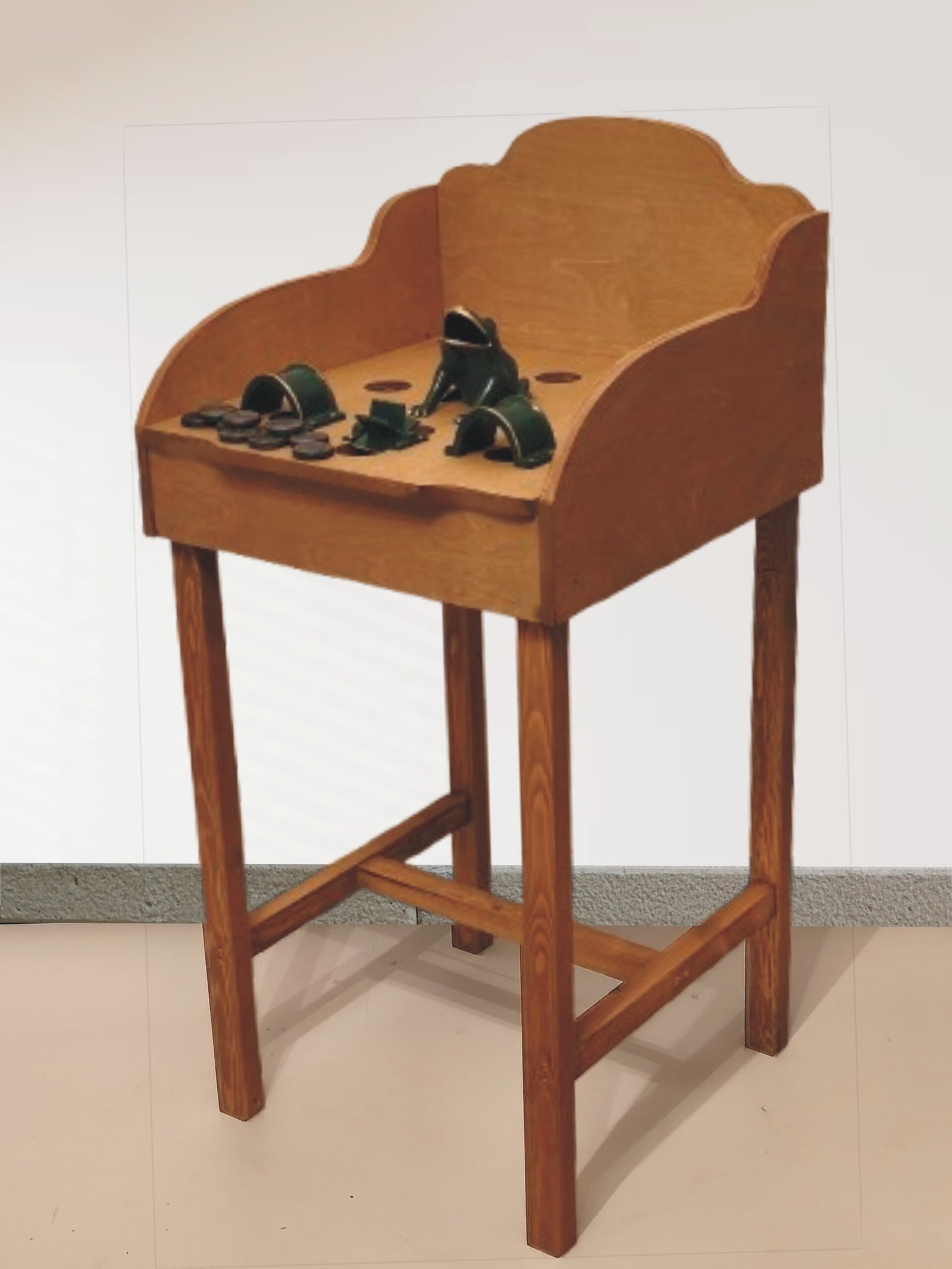 juego de la rana completo. una rana dos puentes un molinete y 10 fichas y mesa con tratamiento para exterior