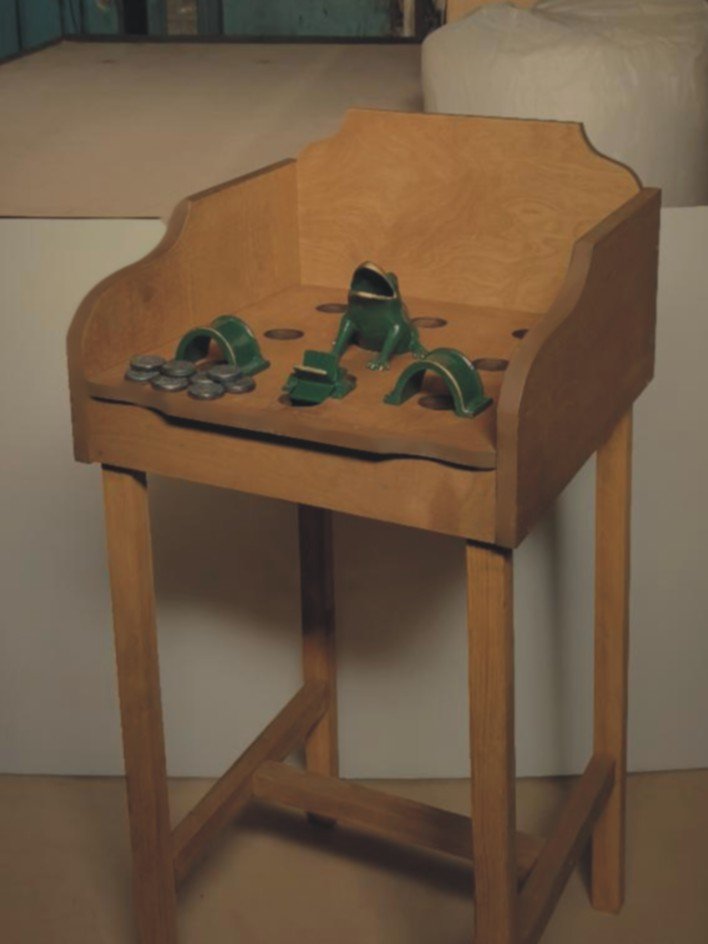 juego de la rana completa modelo Delta con una mesa tratada para exterior una rana dos puentes, un molinete y 10 fichas