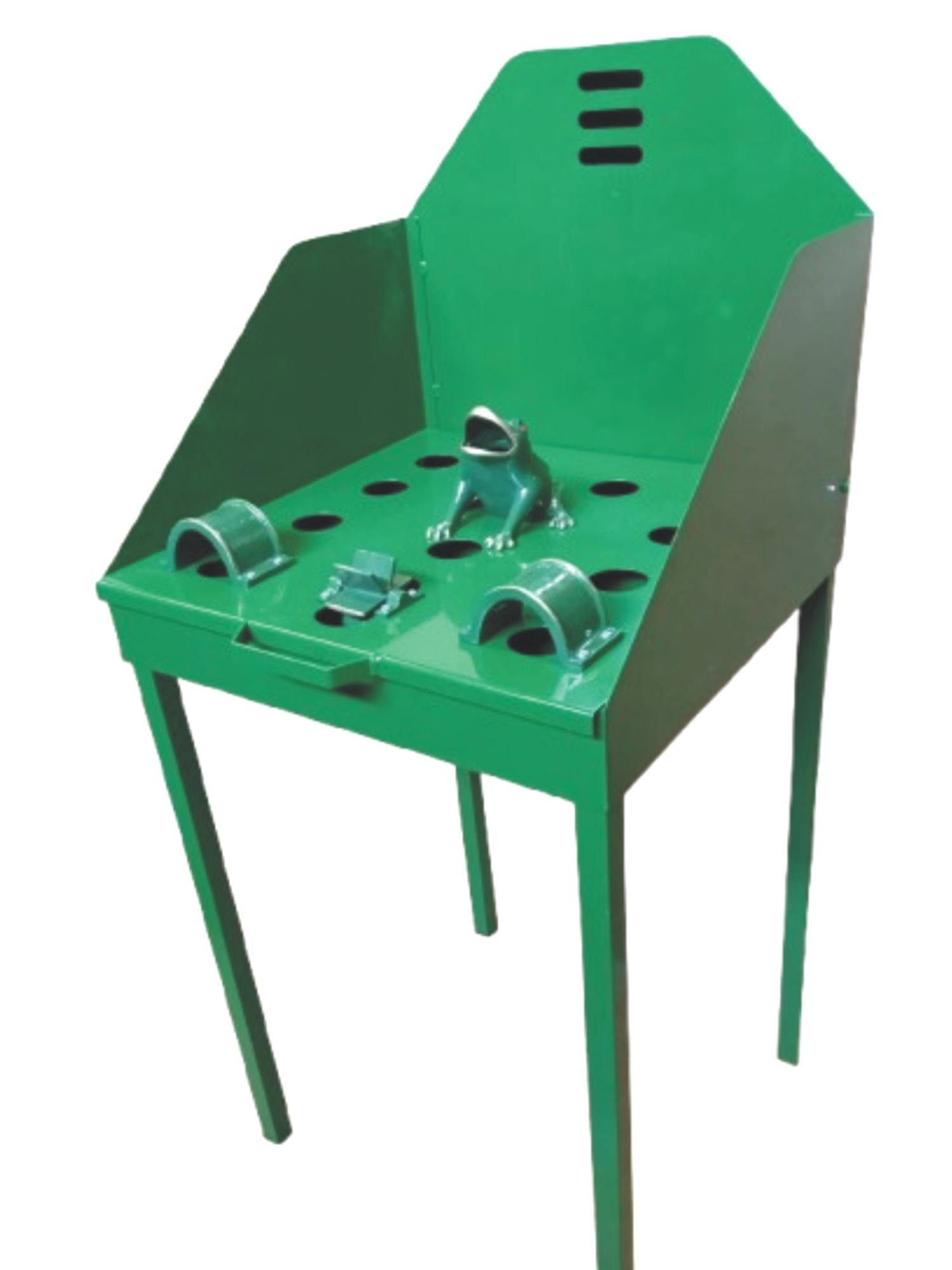 juego de la rana modelo Madrid con mesa metálica lacada en verde