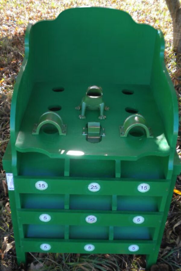 Mueble del juego de la rana Mega puntuación grabada