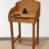 juego de la rana clásico con una mesa tratada una rana y 10 fichas