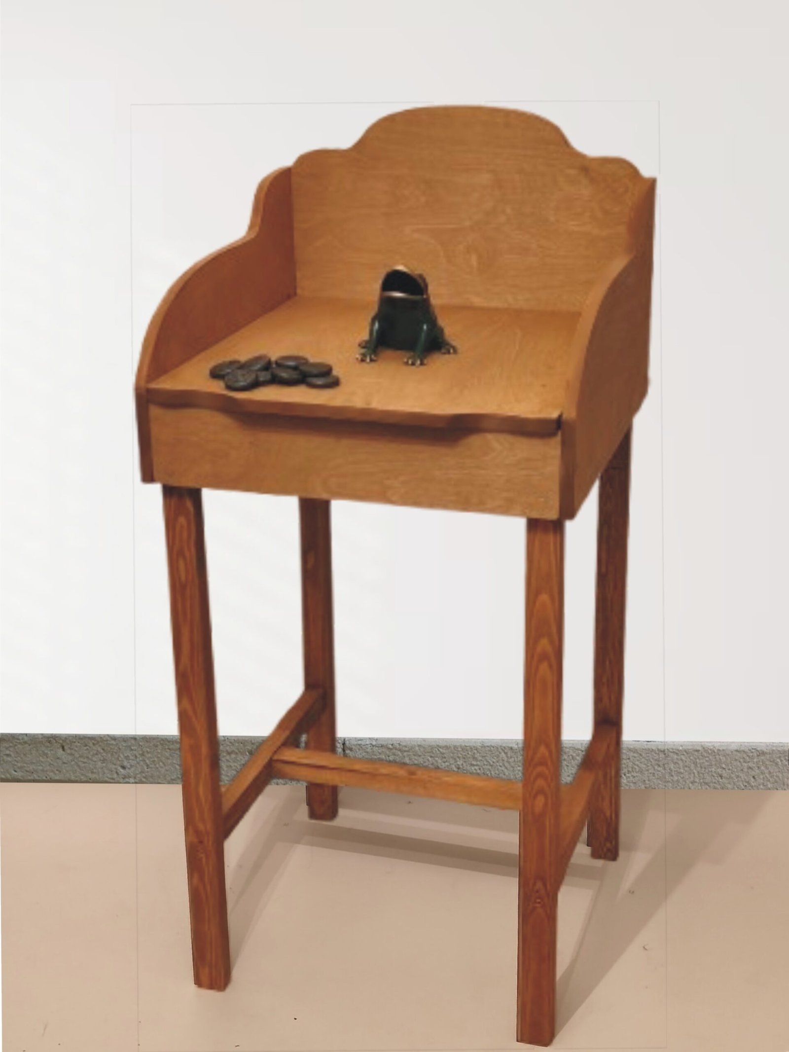 juego de la rana clásico una mesa una rana y 10 fichas mesa tratada con Lasur
