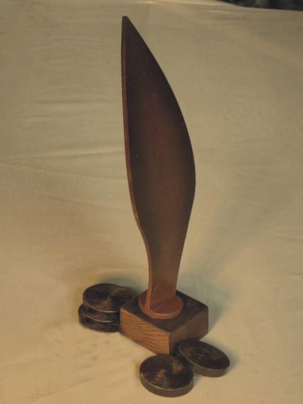 Llave de la Coruña 4 juego de la llave de la Coruña una pala en forma de lengua y 4 fichas de 700 a 750 gr el juego consiste en tirar la llave con las fichas