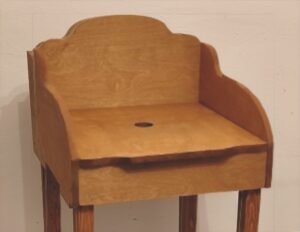 Mesa para el juego rana Mesa con un agujero para alojar una rana