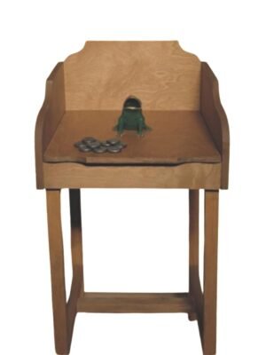 juego rana clasico una mesa tratada, una rana y 10 fichas