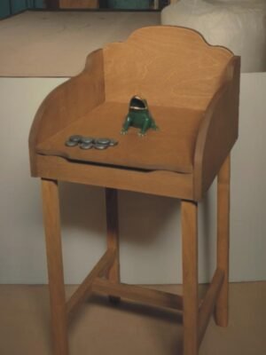 juego de la rana Delta Clásica con una mesa tratada una rana y 10 fichas