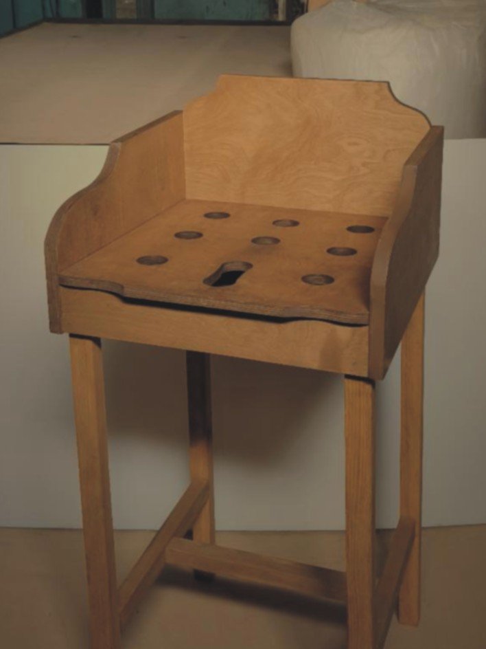 juego de la rana clásica modelo Alfa con una mesa tratada para exterior una rana y 10 fichas