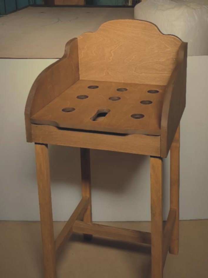 juego de la rana clásica modelo Alfa con una mesa tratada para exterior una rana y 10 fichas