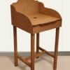 Mesa con un agujero para alojar una rana